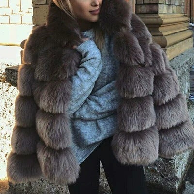 Damen Luxus-Winterjacke aus flauschigem Kunstpelz (kurz geschnitten)